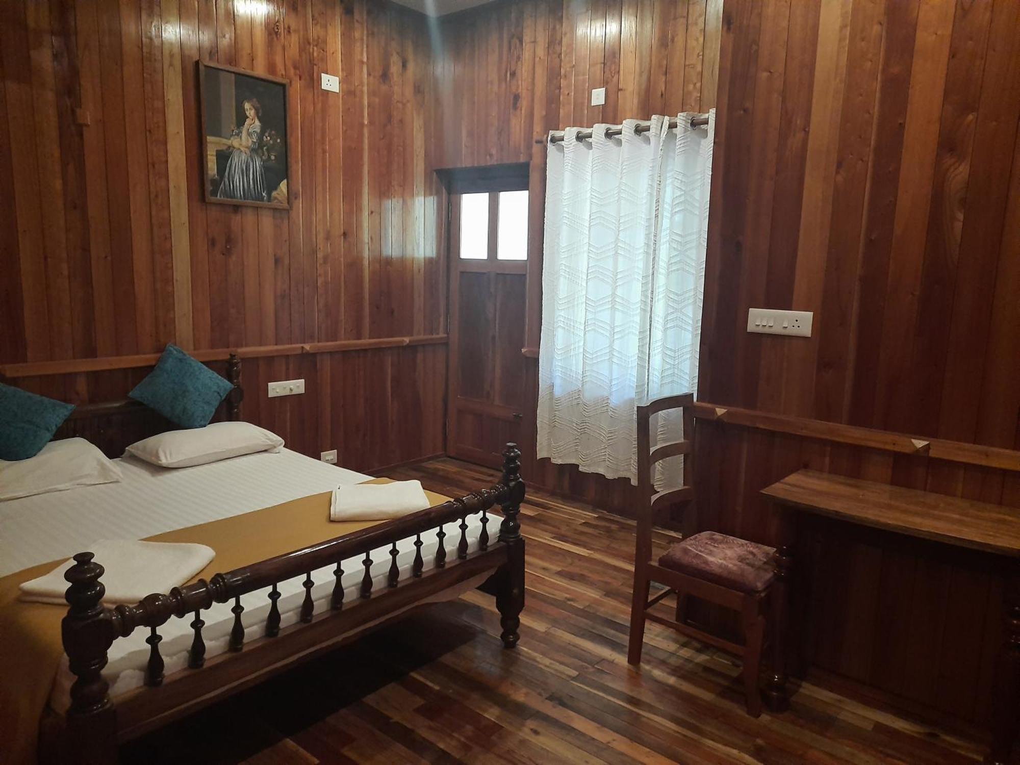 Sopanam Heritage Thekkady Bilik gambar